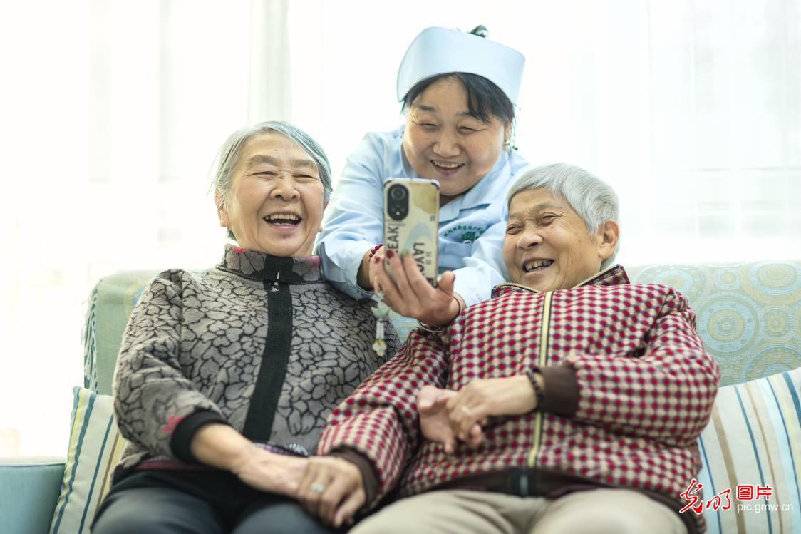 “养老”变“享老”,温暖在身边 “养老”变“享老”,温暖在身边