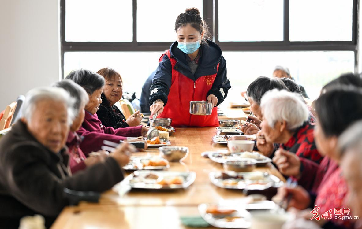 “养老”变“享老”,温暖在身边 “养老”变“享老”,温暖在身边