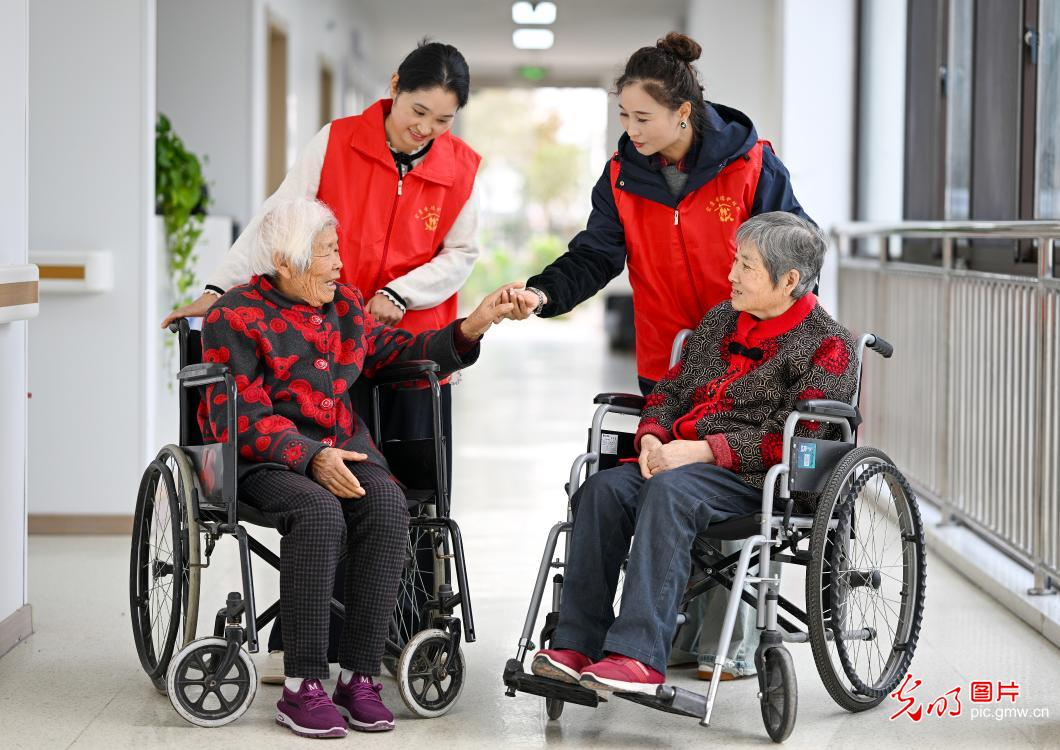 “养老”变“享老”,温暖在身边 “养老”变“享老”,温暖在身边