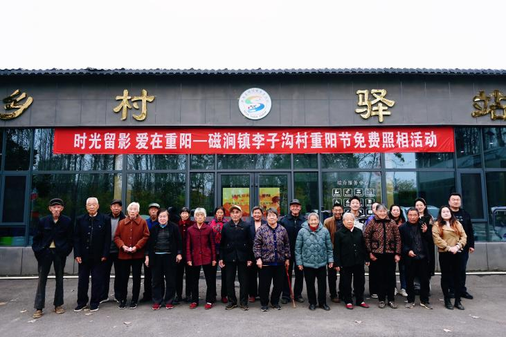 【网络中国节】河南洛阳:132张“天安门”合影定格乡村老人“北京梦” 【网络中国节】河南洛阳:132张“天安门”合影定格乡村老人“北京梦”