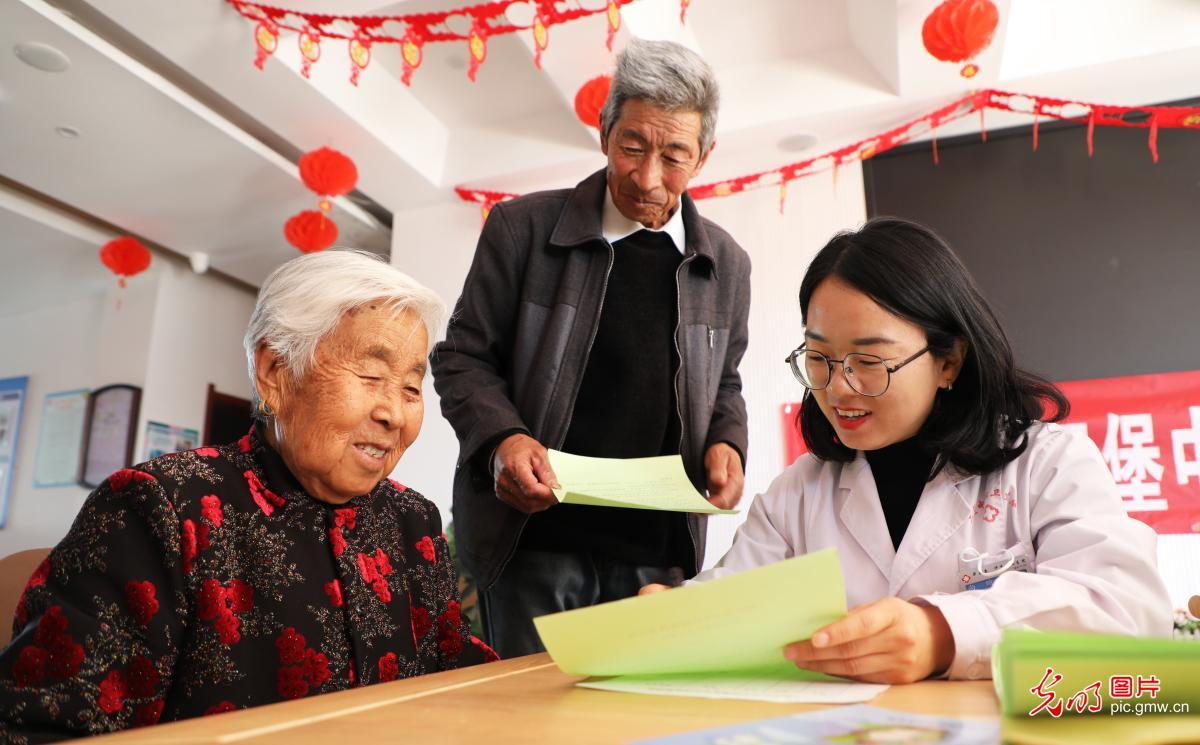 敬老送关怀 服务暖人心 敬老送关怀 服务暖人心