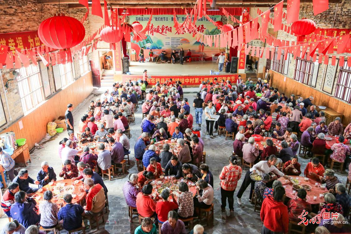 趣味活动迎重阳 趣味活动迎重阳