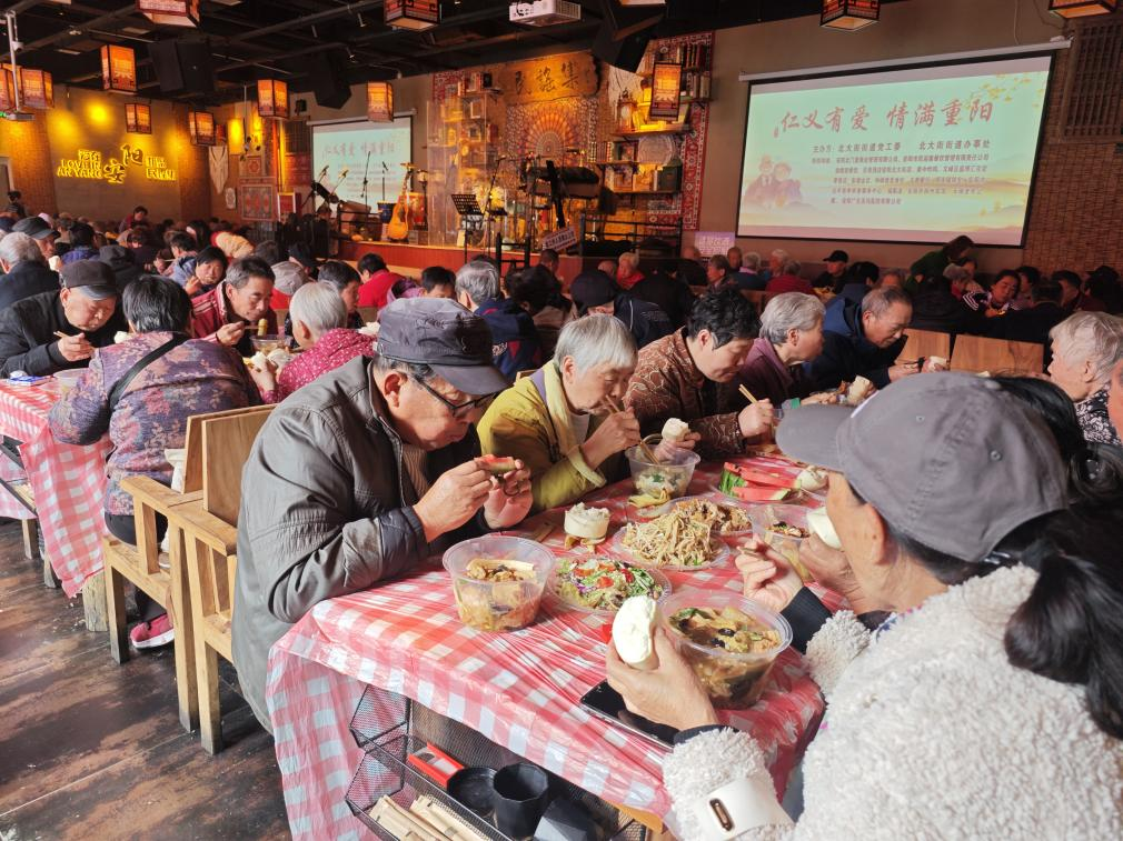 【网络中国节】河南安阳文峰区:一场仁义有爱的重阳百家宴 【网络中国节】河南安阳文峰区:一场仁义有爱的重阳百家宴