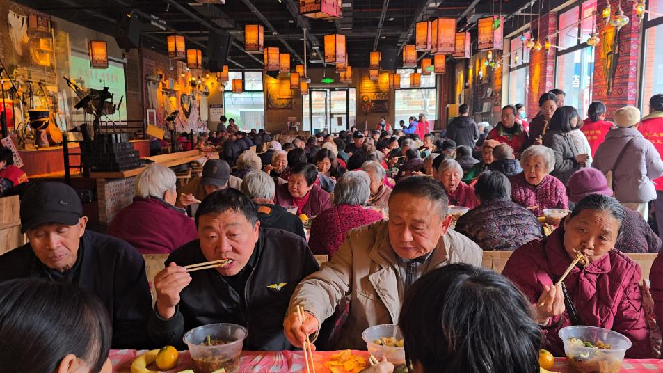 【网络中国节】河南安阳文峰区:一场仁义有爱的重阳百家宴 【网络中国节】河南安阳文峰区:一场仁义有爱的重阳百家宴