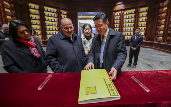 纪念中古建交65周年文化交流研讨会暨版本捐赠仪式在中国国家版本馆举办