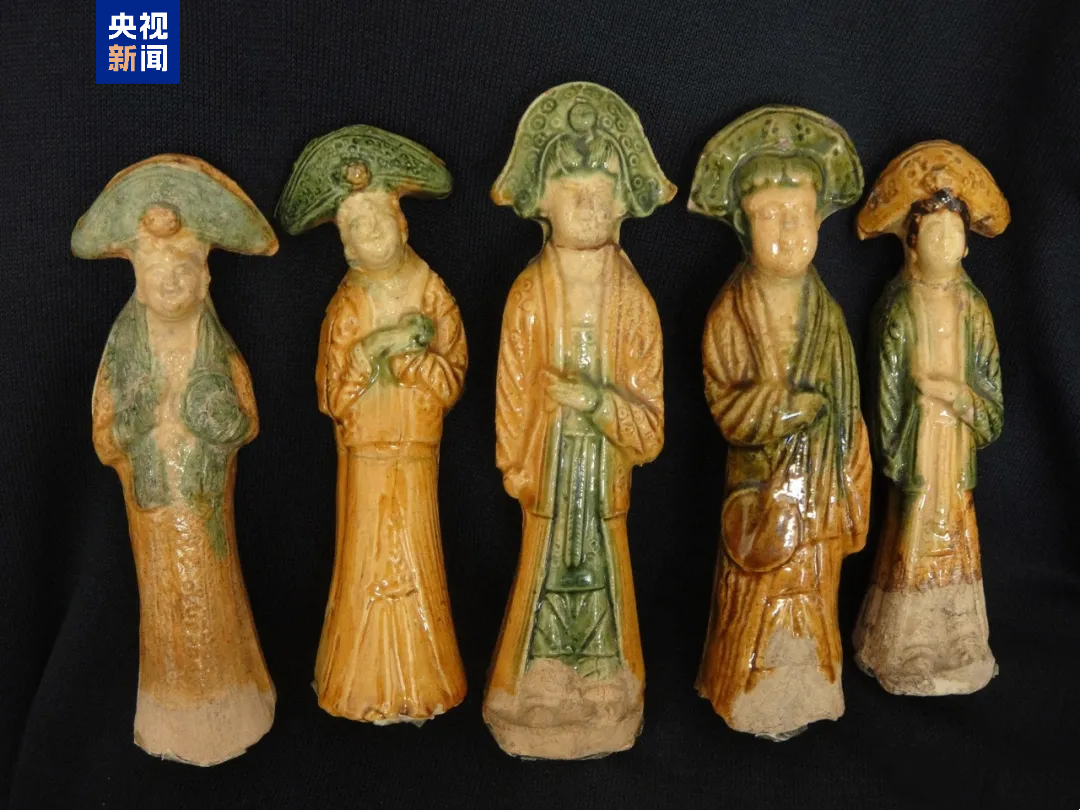 文博日历丨“金三彩”也出彩,不信你看这个壶