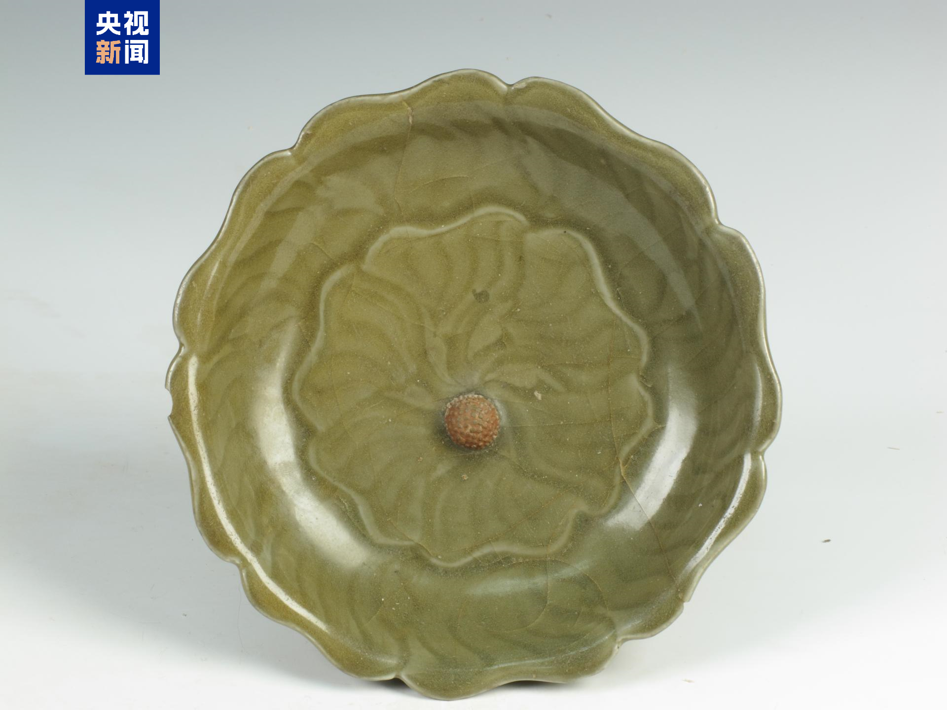 文博日历丨“金三彩”也出彩,不信你看这个壶