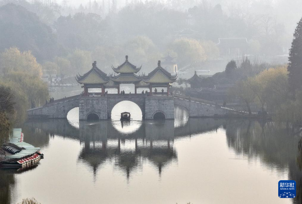 缤纷冬日景如画