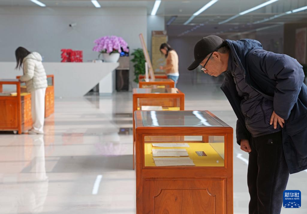 上海市档案馆展出隐蔽战线工作者红色珍档