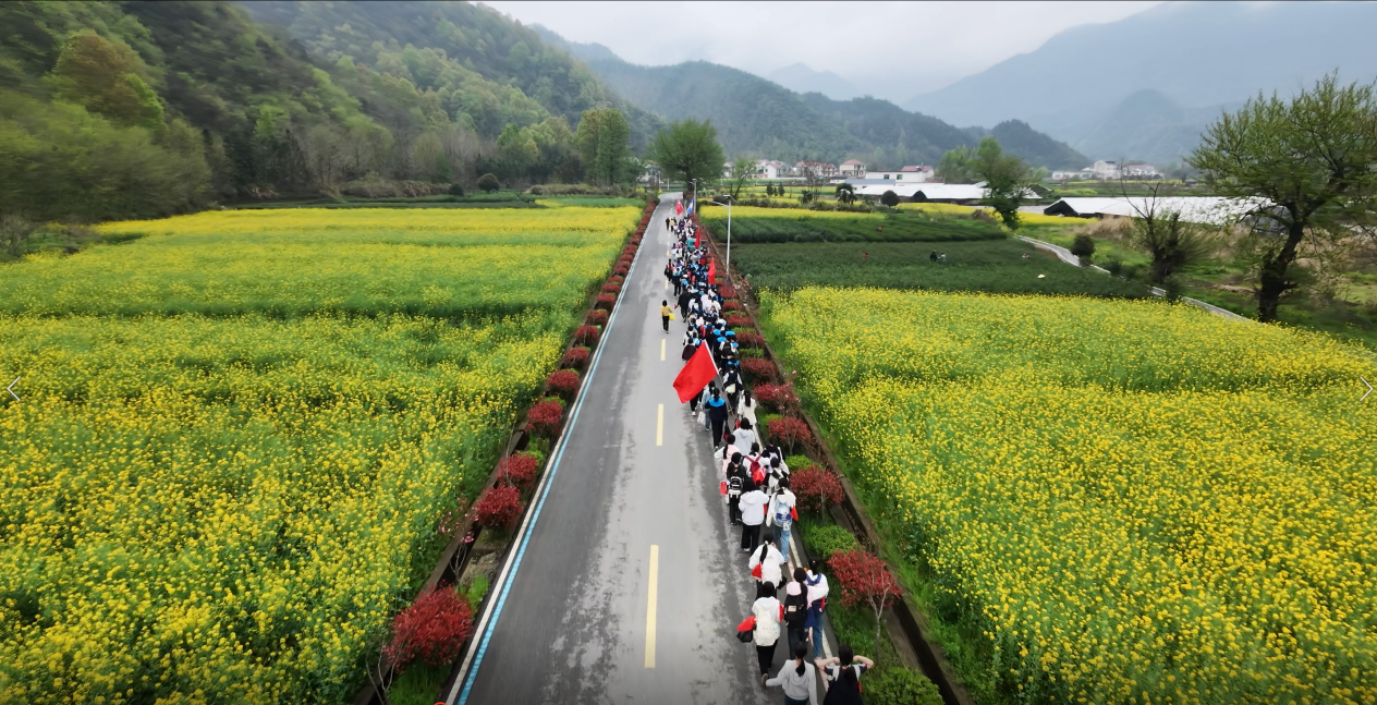 网络中国节|安徽石台：百名师生徒步致敬“最可爱的人”