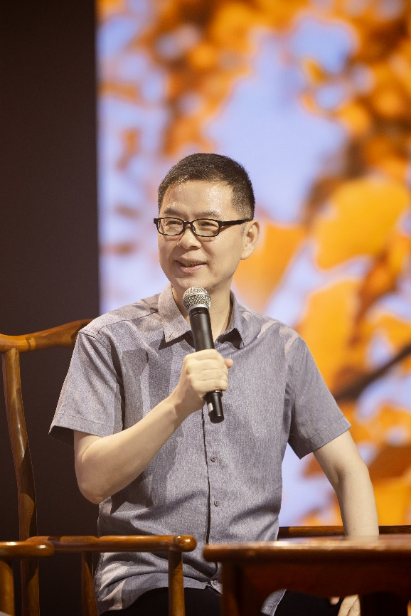 致高考生｜执笔而归的你，请保持“吟啸且徐行”的从容