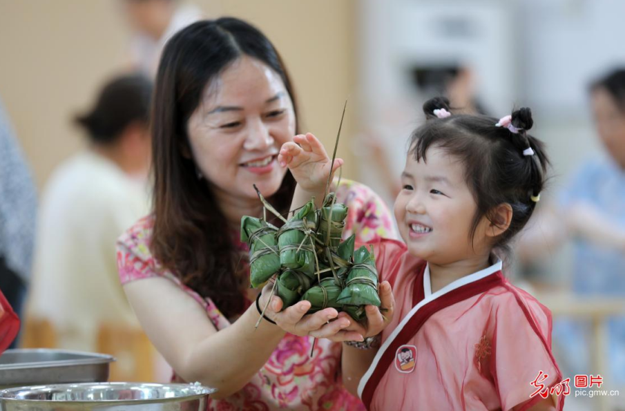 【网络中国节】端午假期“邂逅”夏至,这些习俗你了解吗 【网络中国节】端午假期“邂逅”夏至,这些习俗你了解吗