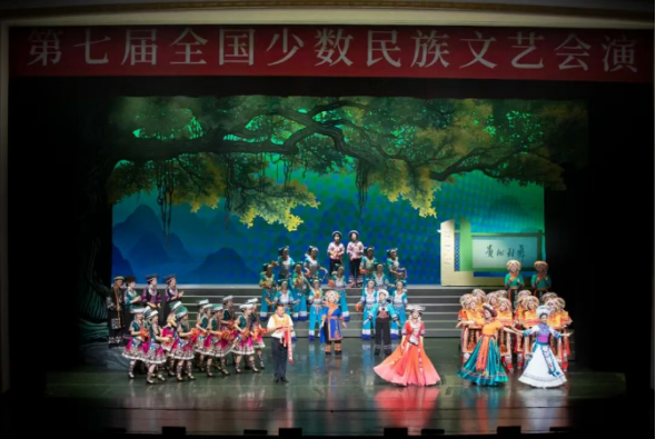 实力圈粉!首都观众为贵州“村舞”《锦·蓝》动情点赞