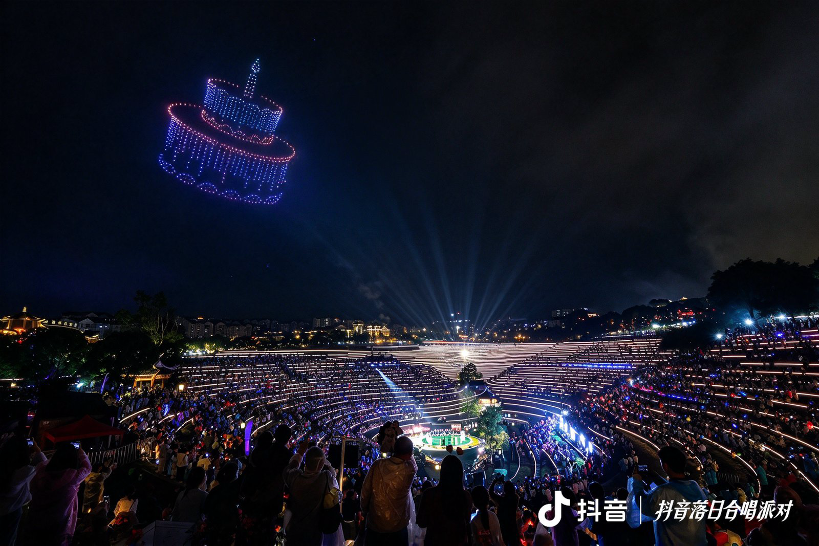 万人合唱颂家国!抖音落日合唱派对国庆场圆满收官 万人合唱颂家国!抖音落日合唱派对国庆场圆满收官