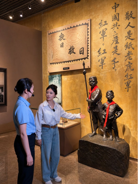 黄英:踏长征故地 以歌声赓续红色薪火
