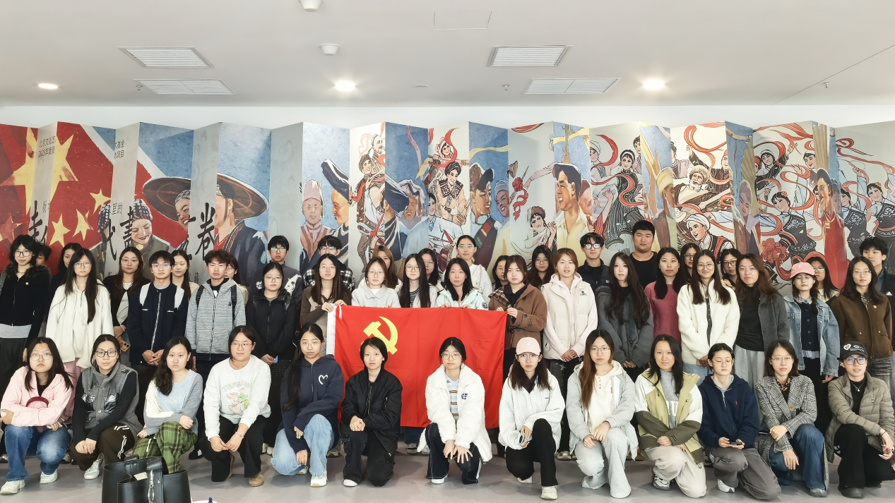 中国国家版本馆馆藏宣传画与连环画艺术展在北京信息科技大学启幕