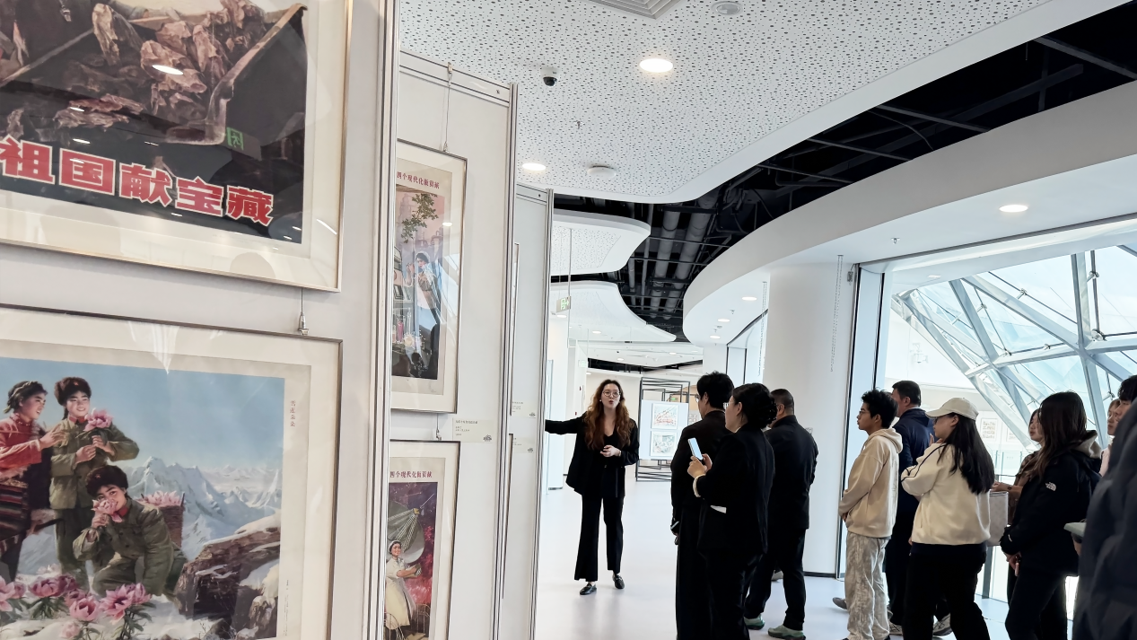 中国国家版本馆馆藏宣传画与连环画艺术展在北京信息科技大学启幕