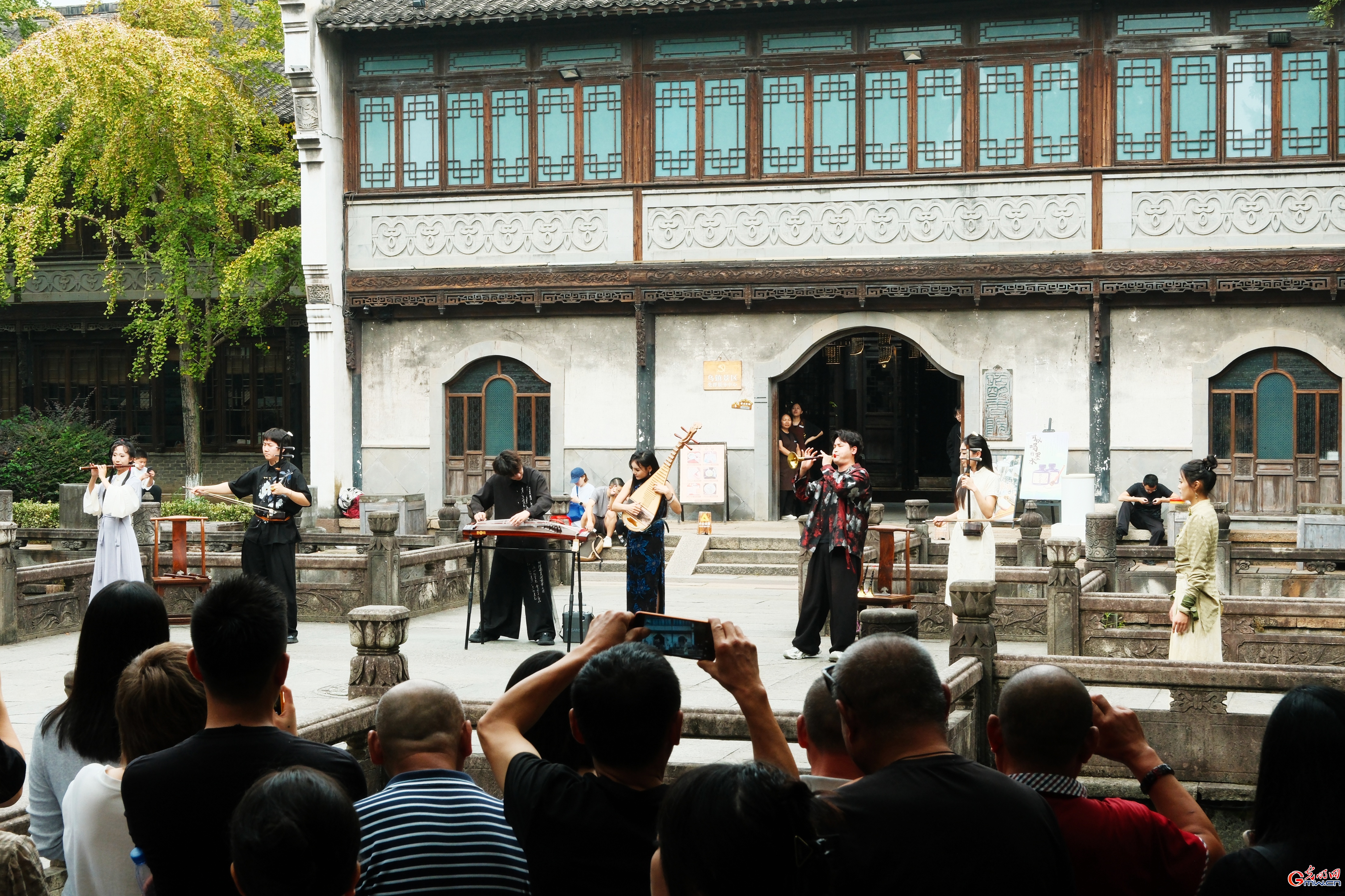 街巷为台,游人入戏——第十三届乌镇戏剧节一瞥 街巷为台,游人入戏——第十三届乌镇戏剧节一瞥